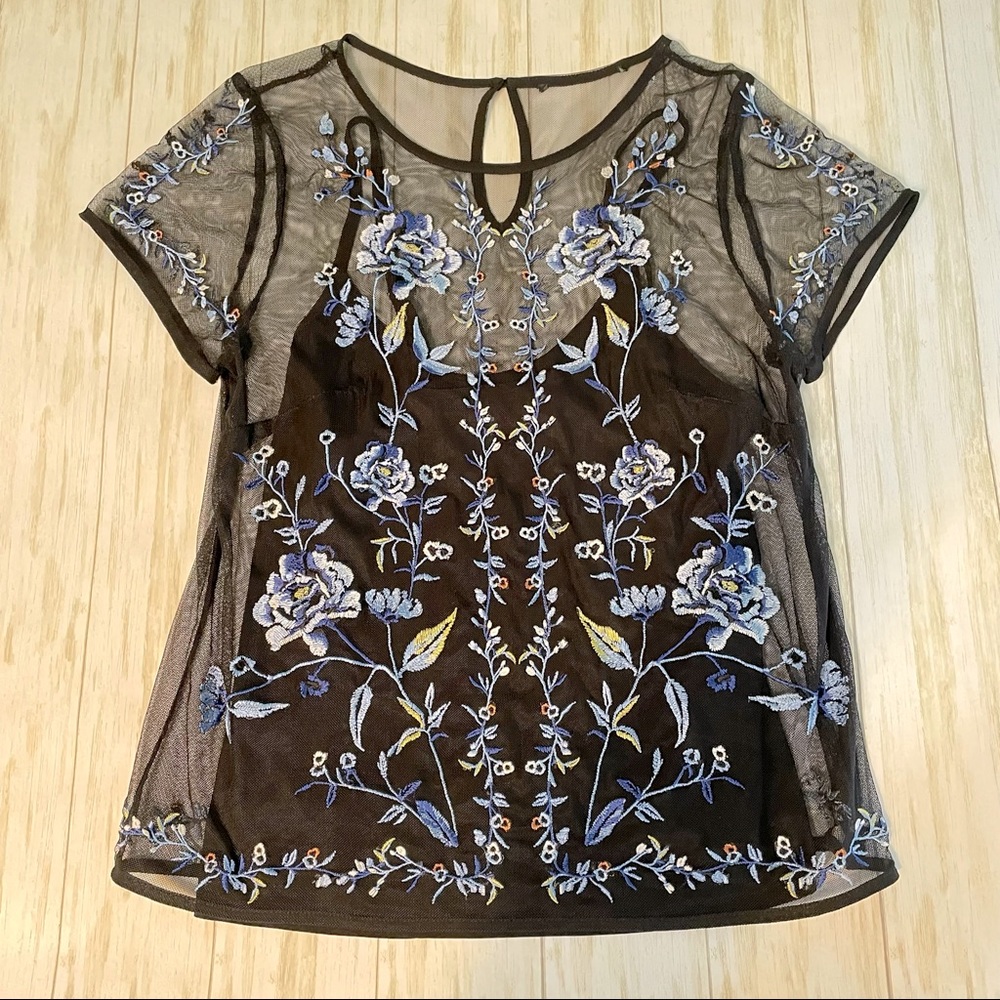 White House Black Market Embroidered Short Sleeved Top